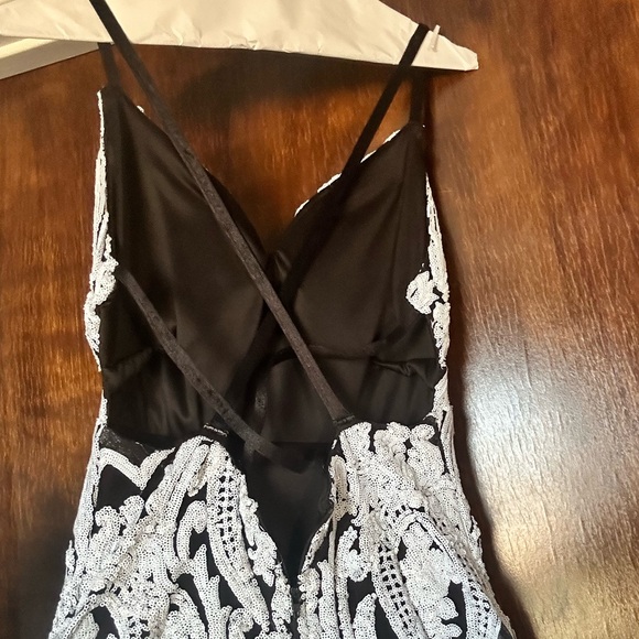 🖤✨Black and White Sequin Evening Dress✨🤍 - Picture 2 of 3